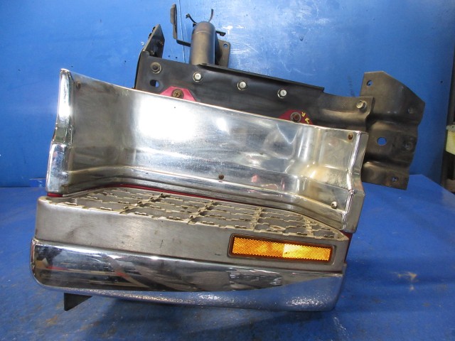 【中古】中古部品 UD日産大型車 CG5ZE 右ｻｲﾄﾞｽﾃｯﾌﾟ 【3310270100-000015191913701】