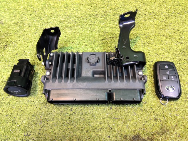 【中古】中古部品 シエンタ MXPL10G ｴﾝｼﾞﾝｺﾝﾋﾟｭｰﾀｰ 【3330200100-252194000063100】