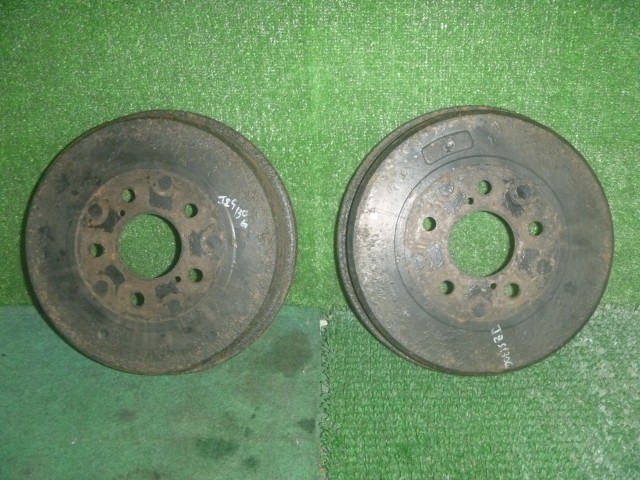 【中古】中古部品 クラウン JZS130G ﾘｱﾄﾞﾗﾑ 【3330370100-000263002244480】