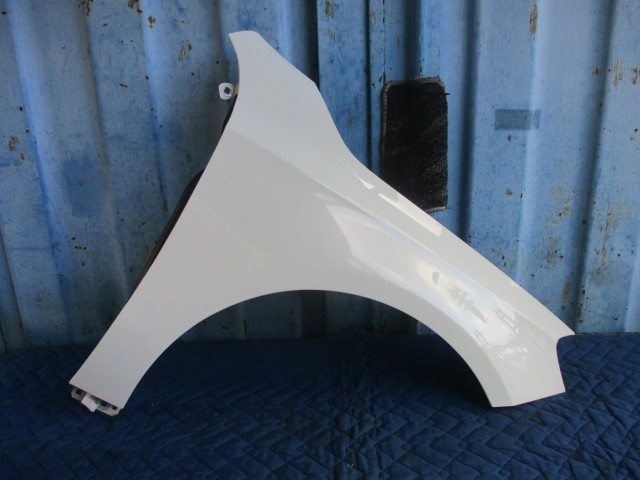 【中古】中古部品 ベンツ Aクラス 176042 右フロントフェンダー 【3540020100-000008011510600】|e-cleマート
