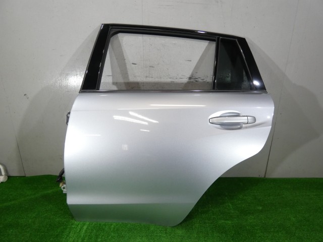 【中古】中古部品 レヴォーグ VM4 左ﾘｱﾄﾞｱ 【3260250000-000025197913400】