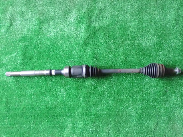【中古】中古部品 デミオ DJ3AS 右ﾌﾛﾝﾄﾄﾞﾗｲﾌﾞｼｬﾌﾄ 【3330450100-260131000142100】