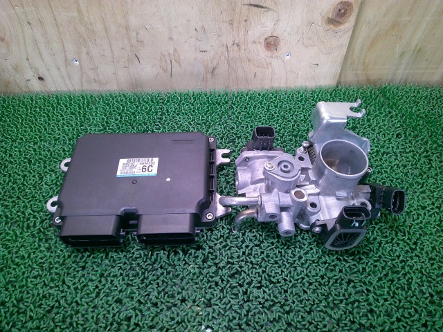 【中古】中古部品 エブリィ DA64V ｽﾛｯﾄﾙﾎﾞﾃﾞｨ 【3330660100-000025335420300】