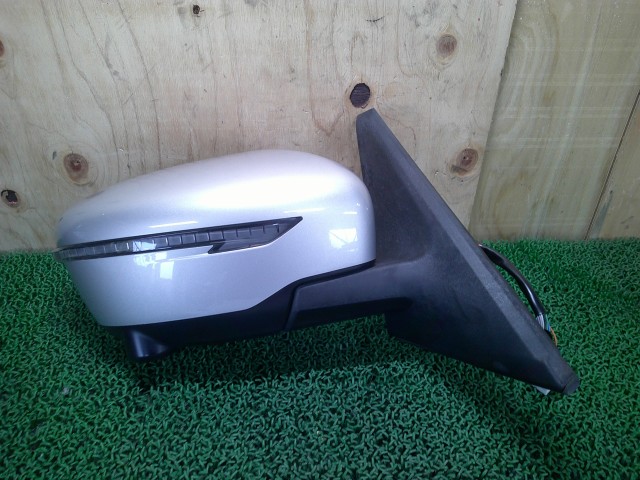 【中古】中古部品 セレナ GFC27 右サイドミラー 【3330660100-000025334013500】|e-cleマート