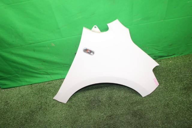 【中古】中古部品 VW アップ！ AACHY 右ﾌﾛﾝﾄﾌｪﾝﾀﾞｰ 【3330950100-000057221310600】