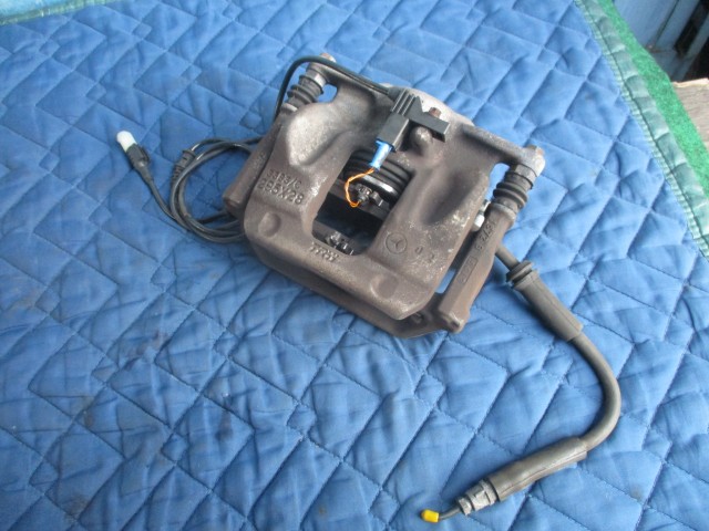 【中古】中古部品 ベンツ Aクラス 176042 右ﾌﾛﾝﾄｷｬﾘﾊﾟｰ 【3540020100-000008011544330】