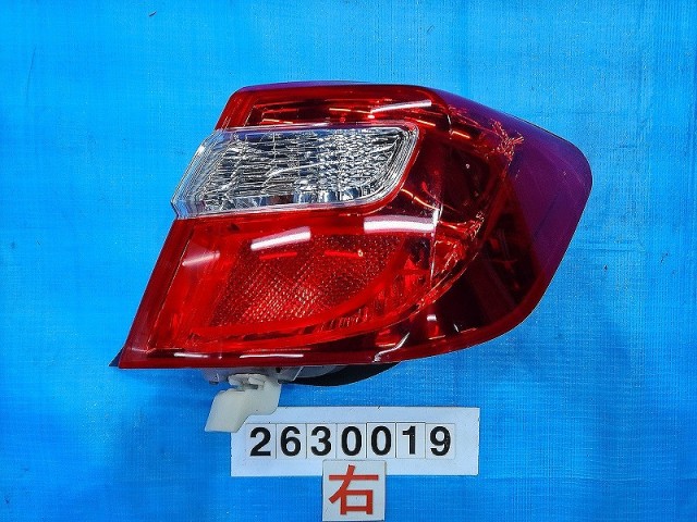 【中古】中古部品 カムリ AVV50 右ﾃｰﾙﾗﾝﾌﾟ 【3310040100-000263001915500】