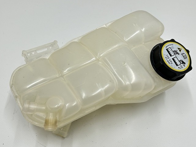 【中古】中古部品 ボルボ 40シリーズ MB4164T ﾗｼﾞｴｰﾀﾘｻﾞｰﾌﾞﾀﾝｸ 【3310070100-000090777920410】
