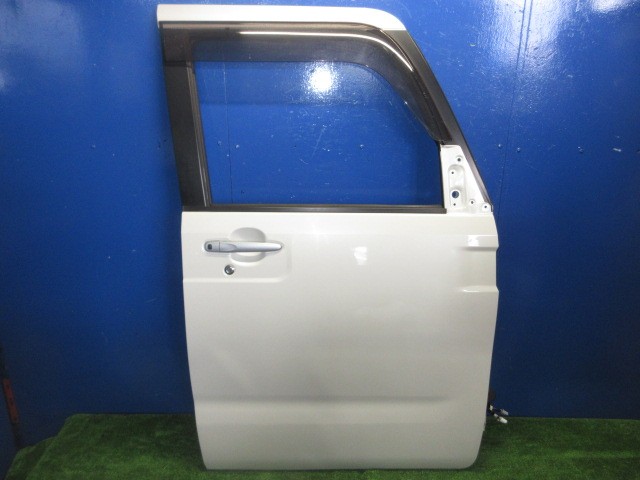【中古】中古部品 ウェイク LA700S 右ﾌﾛﾝﾄﾄﾞｱ 【3310270100-000015217713100】