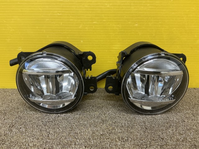 【中古】中古部品 ソリオ MA37S 右ﾌｫｸﾞﾗﾝﾌﾟ 【3330960100-000052624110850】
