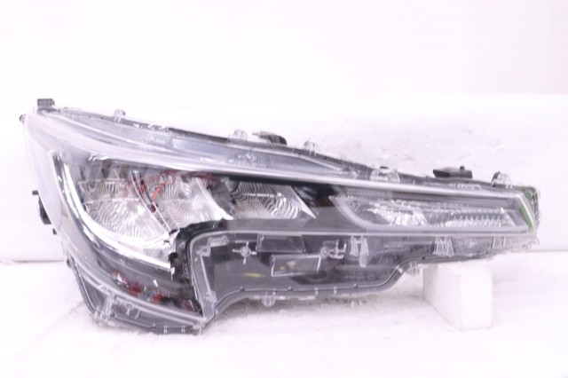 【中古】中古部品 カローラ ZRE212 右ﾍｯﾄﾞﾗﾝﾌﾟ 【3260520000-260206500610800】｜e-cleマート 34,177円