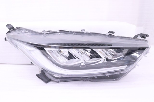 【中古】中古部品 ヤリス MXPA10 右ﾍｯﾄﾞﾗﾝﾌﾟ 【3260520000-260206502110800】