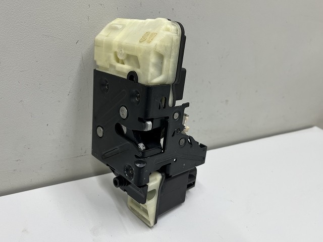【中古】中古部品 ボルボ 90シリーズ CB6324AW 左ﾘｱﾄﾞｱﾛｯｸｿﾚﾉｲﾄﾞ 【3310070100-000090765964580】