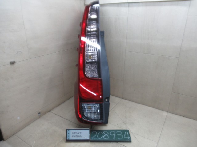 【中古】中古部品 エスクァイア ZWR80G 左ﾃｰﾙﾗﾝﾌﾟ 【3310120100-260206000315600】