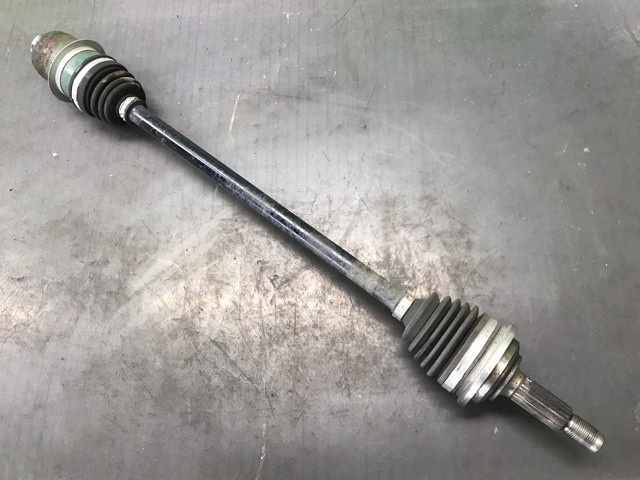 【中古】中古部品 ハイゼット S510P 右ﾌﾛﾝﾄﾄﾞﾗｲﾌﾞｼｬﾌﾄ 【3330530100-000005501942100】