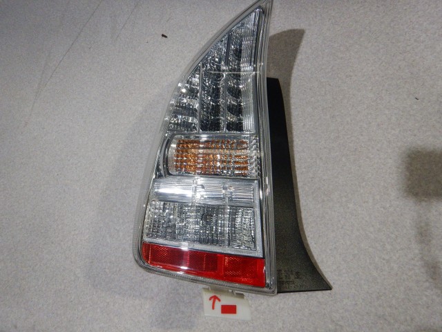 【中古】中古部品 プリウス ZVW30 左ﾃｰﾙﾗﾝﾌﾟ 【3330810100-260205000415600】