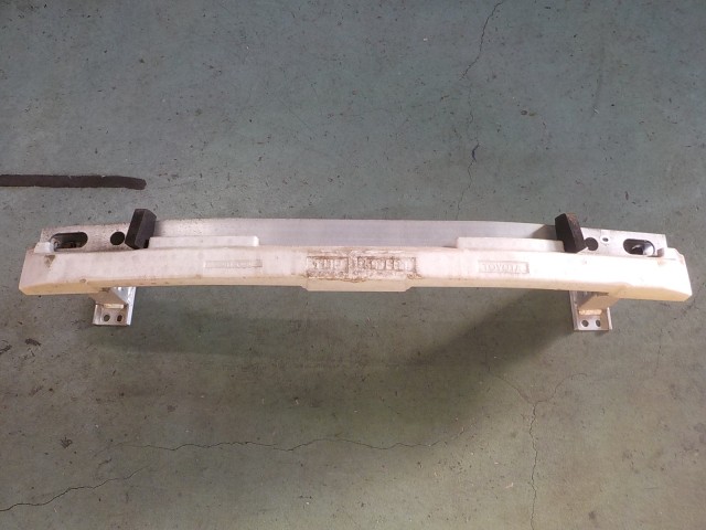 【中古】中古部品 プリウス ZVW30 フロントバンパーホースメント 【3260200000-260203000110120】