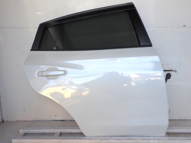 【中古】中古部品 ＸＶ GT3 右ﾘｱﾄﾞｱ 【3330450100-260205000113300】