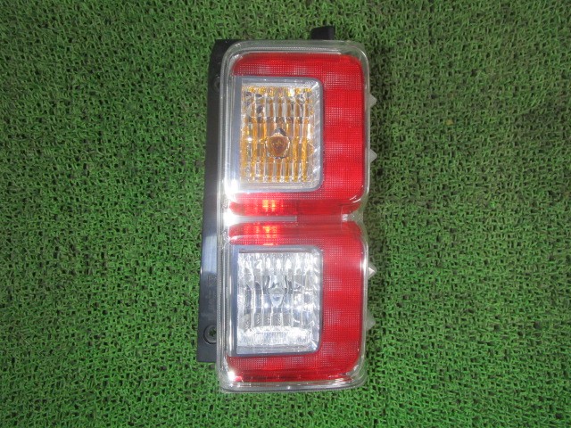 【中古】中古部品 ウェイク LA700S 右ﾃｰﾙﾗﾝﾌﾟ 【3330540100-251126000315500】