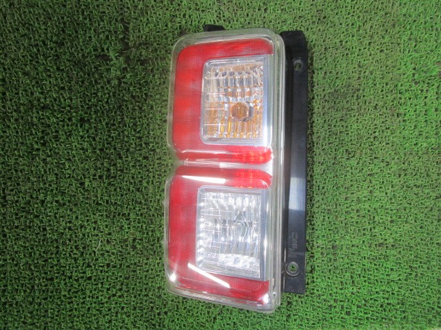 【中古】中古部品 ウェイク LA700S 左テールランプ 【3330540100-251126000315600】