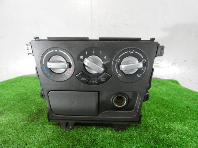 【中古】中古部品 スプラッシュ XB32S A/Cｽｲｯﾁﾊﾟﾈﾙ 【3260250000-000025188460900】