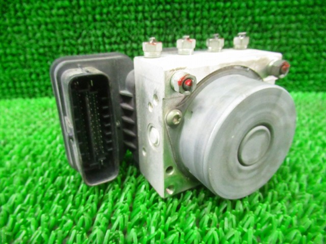 【中古】中古部品 エブリィ DA17V ABSｱｸﾁｭｴｰﾀｰ 【3330210100-000038031042500】