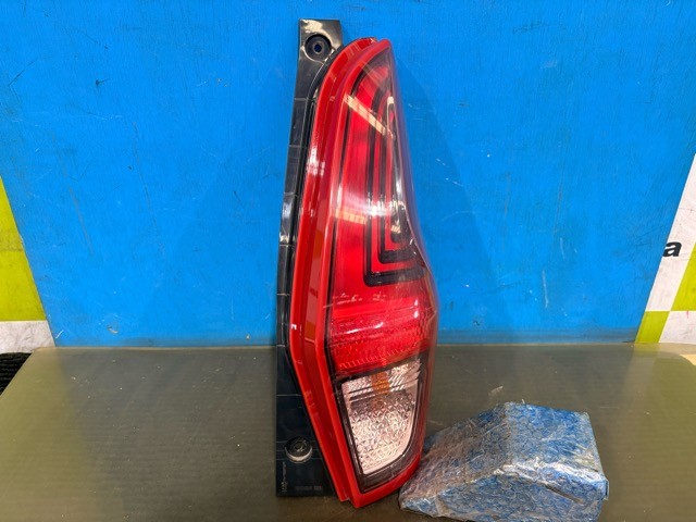【中古】中古部品 ｅＫワゴン B33W 右ﾃｰﾙﾗﾝﾌﾟ 【3330530100-000005505215500】