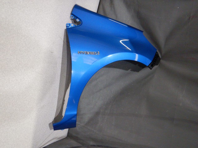 【中古】中古部品 アクア NHP10 右ﾌﾛﾝﾄﾌｪﾝﾀﾞｰ 【3330810100-260206000610600】
