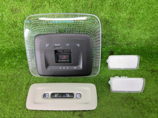 【中古】中古部品 プリウス ZVW60 ﾙｰﾑﾗﾝﾌﾟ 【3330990100-260115000468200】