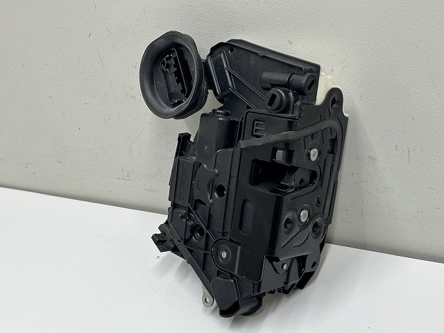 【中古】中古部品 VW ゴルフ 1KCCZ 右ﾘｱﾄﾞｱﾛｯｸｿﾚﾉｲﾄﾞ 【3310070100-000090750464570】