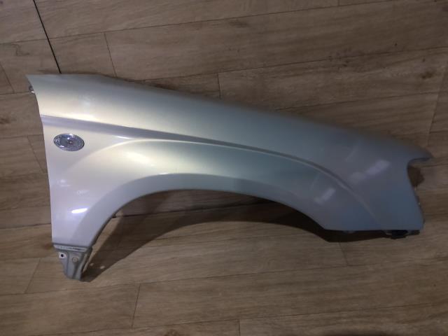 【中古】中古部品 フォレスター SG5 右フロントフェンダー 【3310390100-260129000910600】