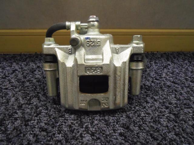 【中古】中古部品 ｅＫワゴン B11W 右ﾌﾛﾝﾄｷｬﾘﾊﾟｰ 【3330440100-260210000144330】