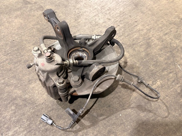 【中古】中古部品 ｅＫワゴン B33W 右ﾌﾛﾝﾄﾅｯｸﾙﾊﾌﾞ 【3330530100-000005505244310】