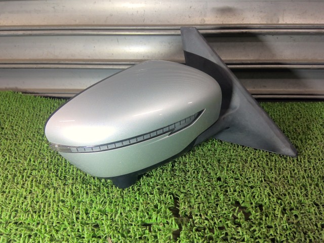 【中古】中古部品 セレナ HC27 右サイドミラー 【3330540100-250908000613500】|e-cleマート