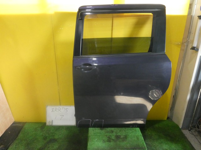 【中古】中古部品 ノア ZRR75G 左ﾘｱﾄﾞｱ 【3331010600-260202000113400】