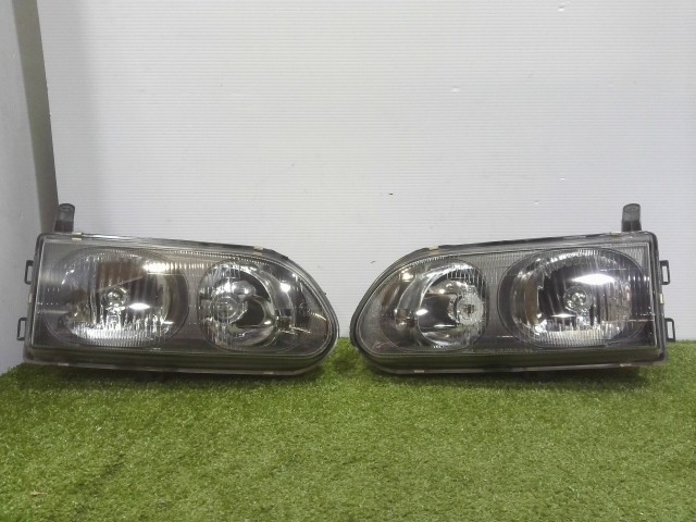 【中古】中古部品 デリカスペースギア PD6W 右ﾍｯﾄﾞﾗﾝﾌﾟ 【3310090100-202602004810800】