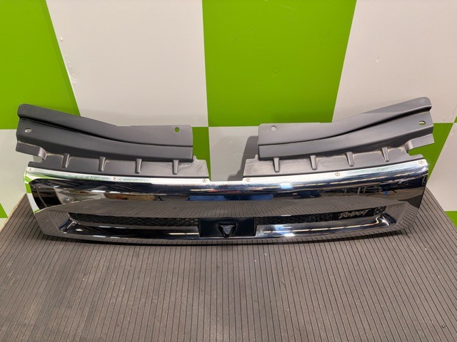 【中古】中古部品 デリカD5 CV5W ラジエータグリル 【3330530100-000005509610400】