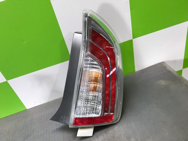 【中古】中古部品 プリウス ZVW30 右ﾃｰﾙﾗﾝﾌﾟ 【3330530100-000005507015500】