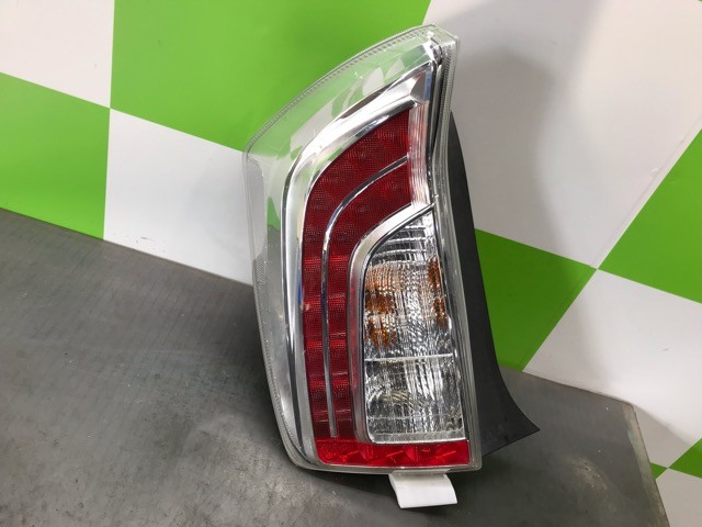 【中古】中古部品 プリウス ZVW30 左ﾃｰﾙﾗﾝﾌﾟ 【3330530100-000005507015600】 7,468円
