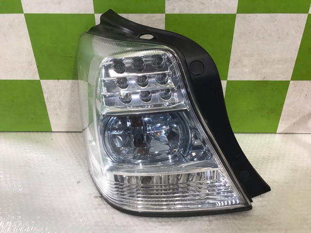 【中古】中古部品 ＳＡＩ AZK10 左ﾃｰﾙﾗﾝﾌﾟ 【3330530100-000005509415600】 7,263円