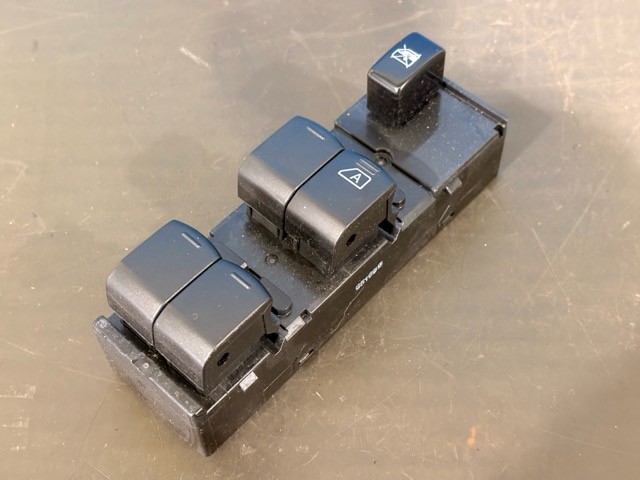 【中古】中古部品 ｅＫワゴン B33W ﾊﾟﾜｰｳｲﾝﾄﾞｳｽｲｯﾁ 【3330530100-000005505261900】