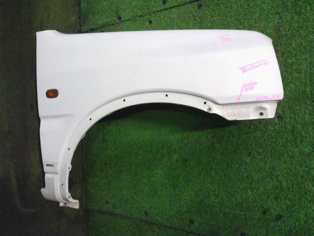 【中古】中古部品 ジムニー JB23W 右ﾌﾛﾝﾄﾌｪﾝﾀﾞｰ 【3340220100-000226095810600】