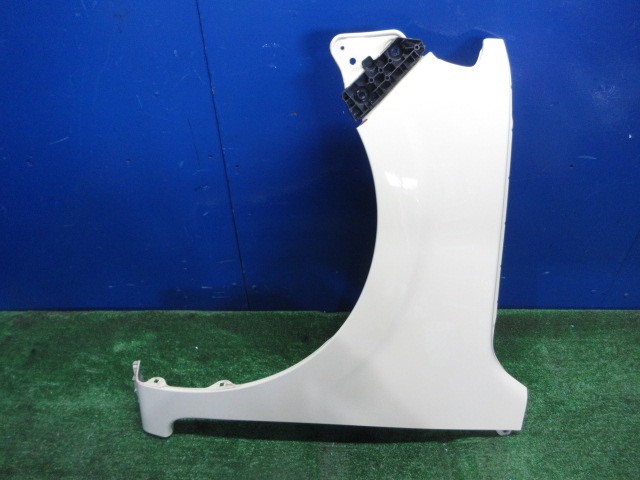 【中古】中古部品 ミラココア L675S 左ﾌﾛﾝﾄﾌｪﾝﾀﾞｰ 【3310270100-000015225610700】