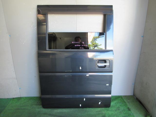 【中古】中古部品 エブリィ DA64W 右ﾘｱﾄﾞｱ 【3330560100-260212000413300】