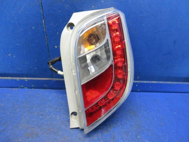 【中古】中古部品 ミライース LA300S 右ﾃｰﾙﾗﾝﾌﾟ 【3310270100-000015227215500】 5,456円