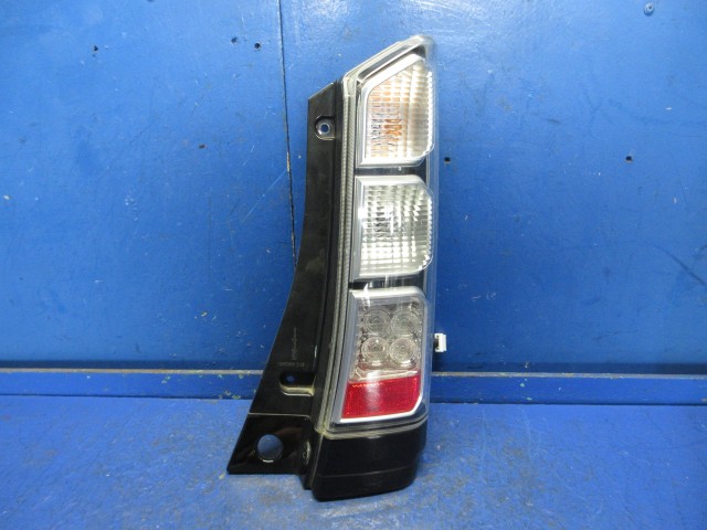【中古】中古部品 Ｎ－ＢＯＸ JF1 右ﾃｰﾙﾗﾝﾌﾟ 【3310270100-000015230315500】