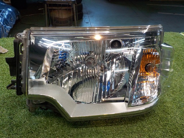 【中古】中古部品 NV100クリッパー U71V 左ﾍｯﾄﾞﾗﾝﾌﾟ 【3260200000-260212000110900】