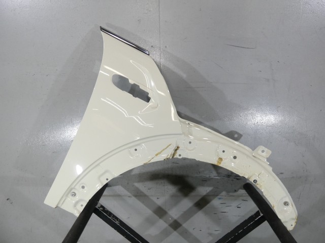 【中古】中古部品 BMW ミニ XM15 右ﾌﾛﾝﾄﾌｪﾝﾀﾞｰ 【3260250000-000026003210600】