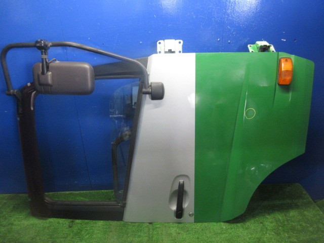 【中古】中古部品 UD日産大型車 CV2YL 右ﾌﾛﾝﾄﾄﾞｱ 【3310270100-000015229213100】