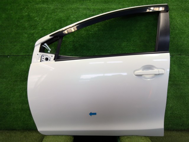 【中古】中古部品 アクア NHP10 左ﾌﾛﾝﾄﾄﾞｱ 【3330200100-252222000013200】